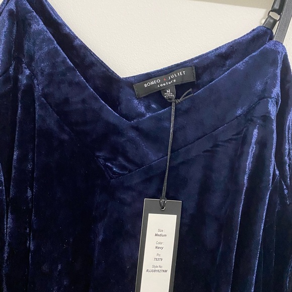 Romeo & Juliet Couture Midnight Blue Velvet Cold Shoulder Blouse - Picture 4 of 7